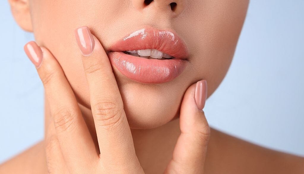 Modelowanie ust kwasem hialuronowym